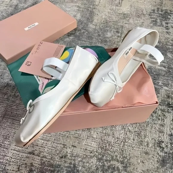 Miu Miu Cream Ballet Flats with Bow - Picture 5 of 6